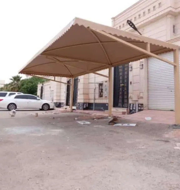 مظلة سيارة حديثة شمال الرياض