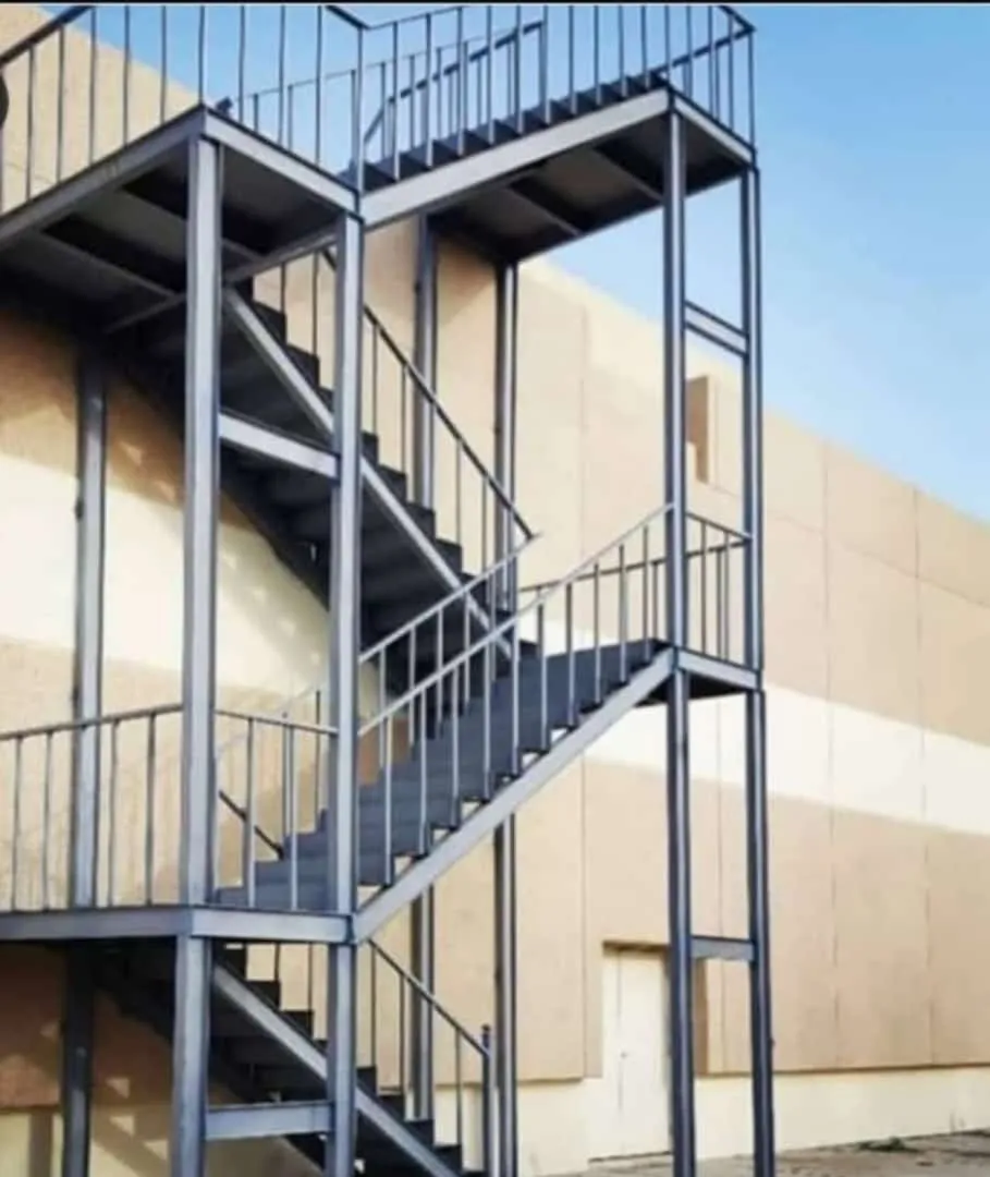 درج طوارئ عمائر سكنية