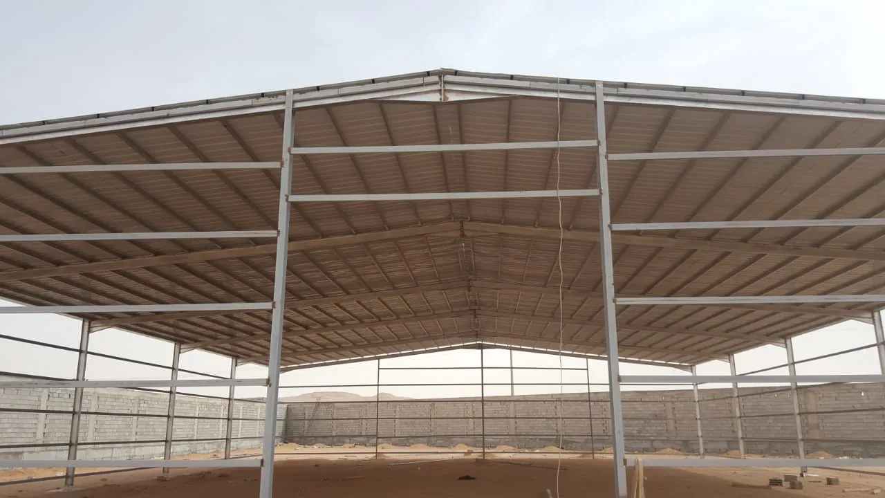 فريق عمل ورشة الحدادة بالرياض
