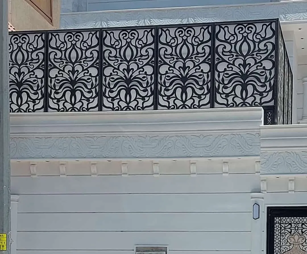 سواتر حديد لوفر عازلة للرؤية