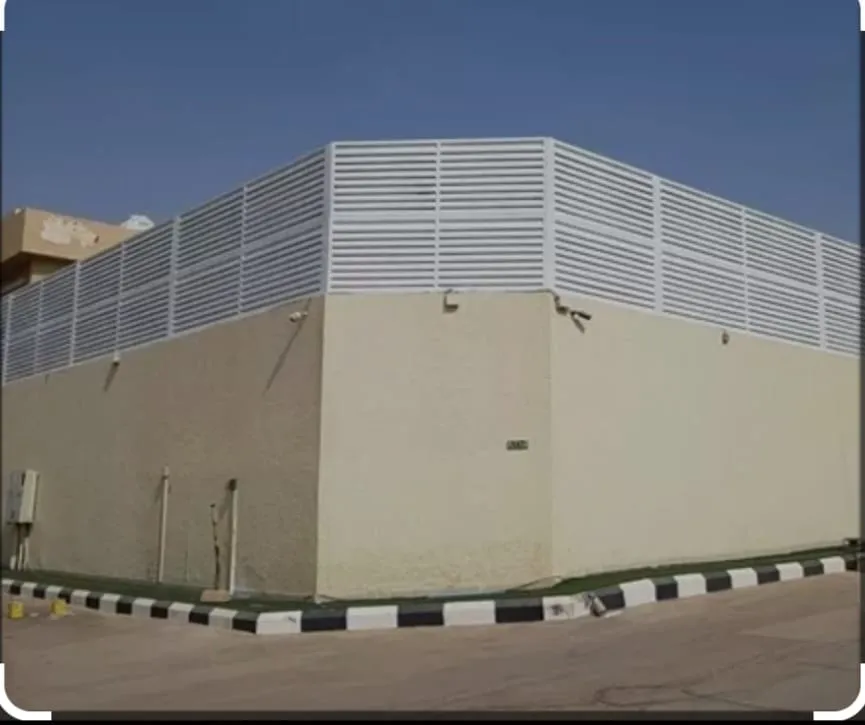 معلم تركيب سواتر وأسوار