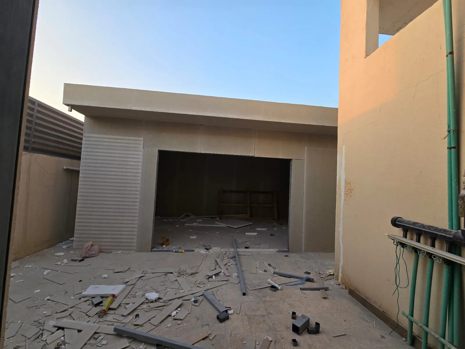 ساندوتش بانل بالرياض